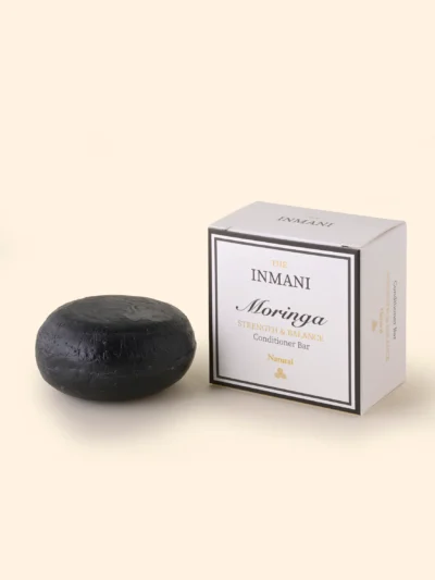 Moringa Balsam Bar med moringaolie og aktivt kul til styrket og balanceret hår