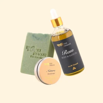 Beroligende kropsplejekit til sensitiv og sart hud fra THE INMANI med kropsolie og plejende kropsprodukter